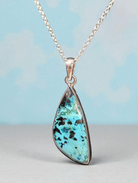 Pendentif en Chrysocolle – Apaisement, Communication & Équilibre Émotionnel
