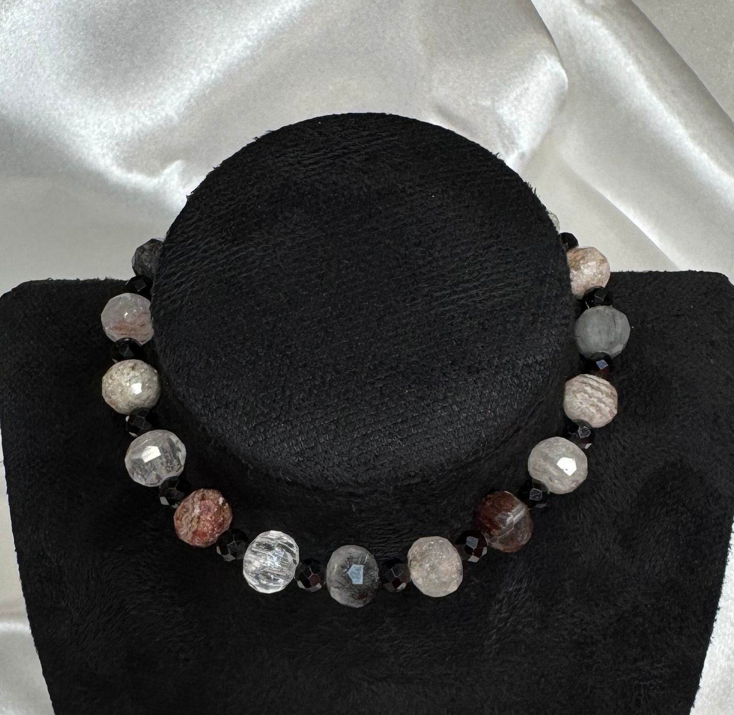 Bracelet en Quartz Lodolite et Spinelle Noire – Transformation et Protection