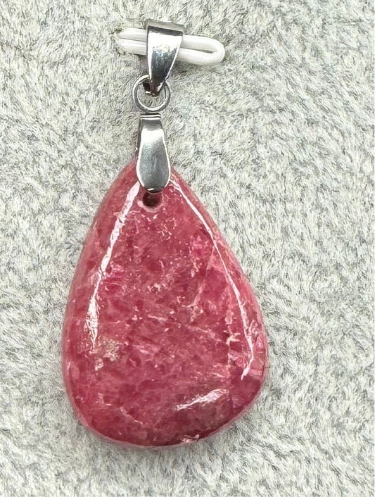 Pendentif en Rhodonite – Compassion et Guérison du Cœur