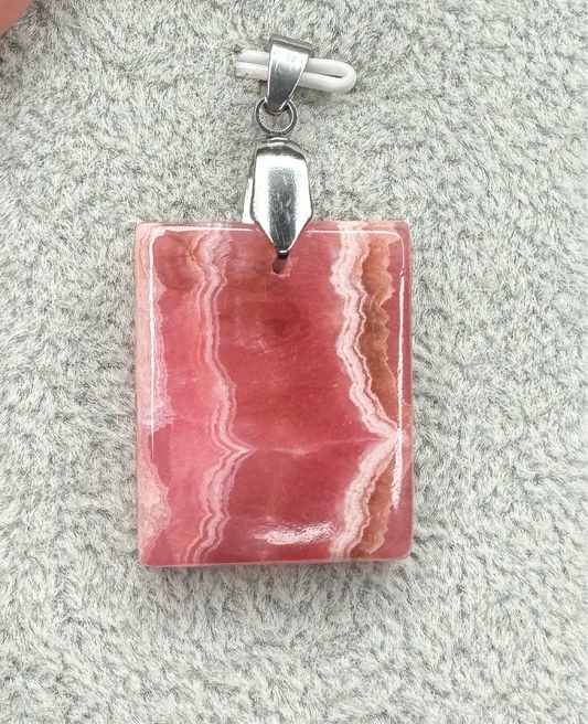 Pendentif en Rhodochrosite – Amour et Guérison émotionnelle