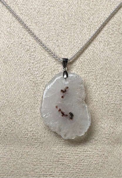 Pendentif en Quartz Solaire – Énergie et Harmonie