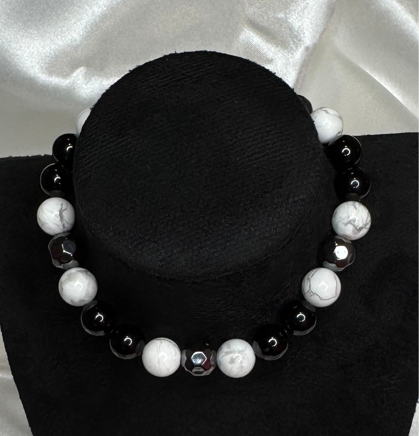 Bracelet en Howlite, Hématine et Tourmaline Noire – Calme et Protection