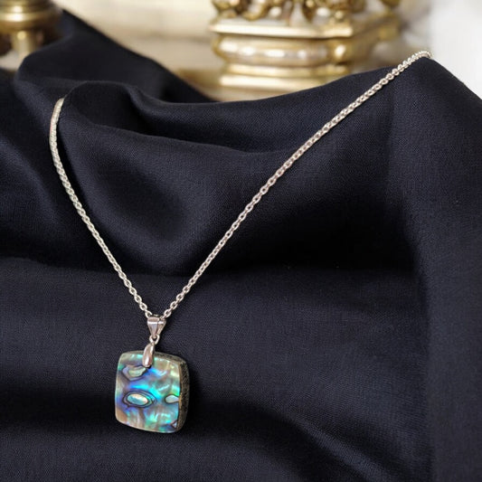 Pendentif en Abalone – Harmonie, Protection & Énergie Océanique