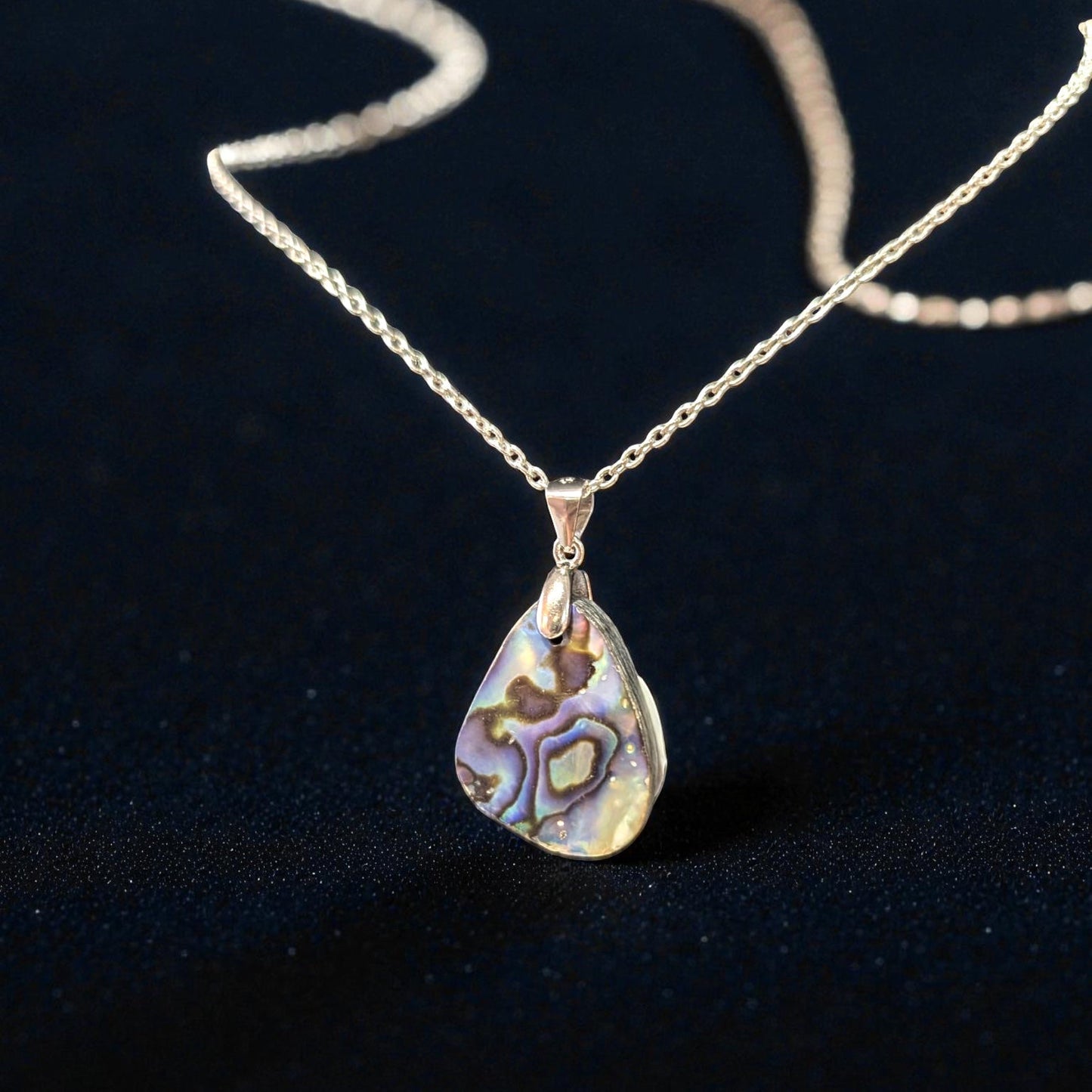 Pendentif en Abalone – Harmonie, Protection & Énergie Océanique