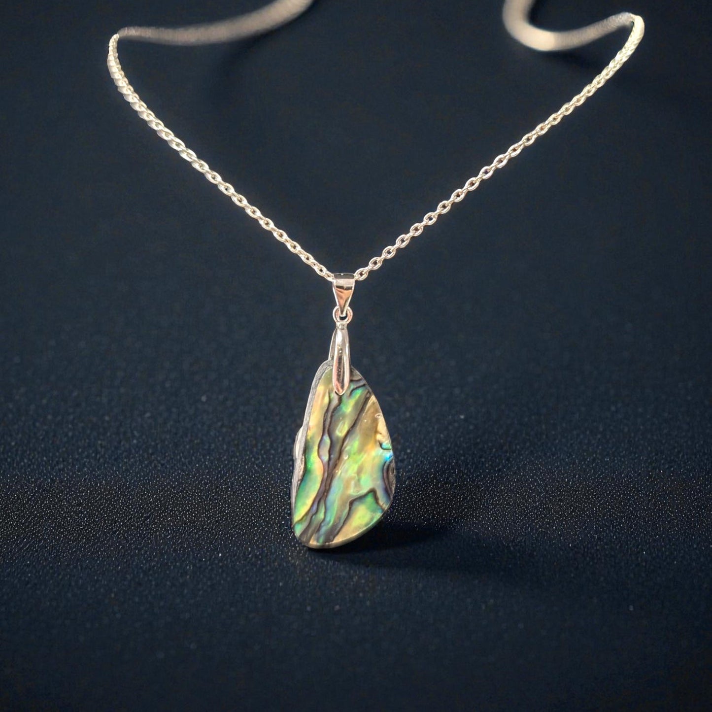 Pendentif en Abalone – Harmonie, Protection & Énergie Océanique