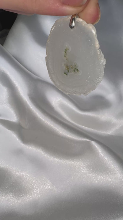 Pendentif en Quartz Solaire – Énergie et Harmonie