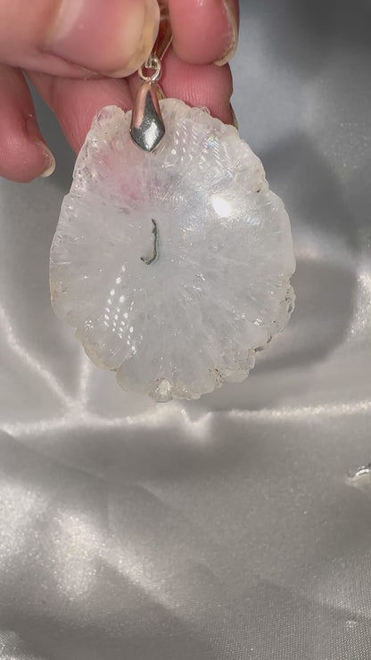 Pendentif en Quartz Solaire – Énergie et Harmonie
